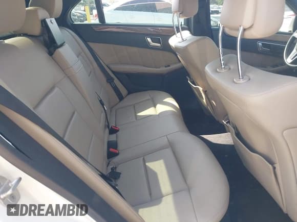 ✅ 2013 Mercedes-Benz E 350 Luxury • VIN: WDDHF5KB3DA664800 • Lot: 42154013. Wystawiony na IAAI z przebiegiem 107 140 mil. Bezpłatny archiwum sprzedaży aukcyjnych z USA i szczegółowy raport historii pojazdu na DreamBid. Zdjęcie 8.