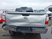 ✅ 2017 Nissan Titan SV • VIN: 1N6AA1C50HN562801 • Lot: 42702143. Wystawiony na IAAI z przebiegiem 90 233 mil. Bezpłatny archiwum sprzedaży aukcyjnych z USA i szczegółowy raport historii pojazdu na DreamBid. Zdjęcie 16.