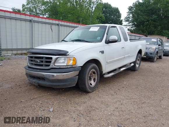 ✅ 2000 Ford F-150 XL • VIN: 1FTRX17LXYNA05021 • Lot: 42092275. Listed on IAAI with 115,979 mi. Free auction sales archive from the USA and detailed vehicle history report at DreamBid. Image 2.