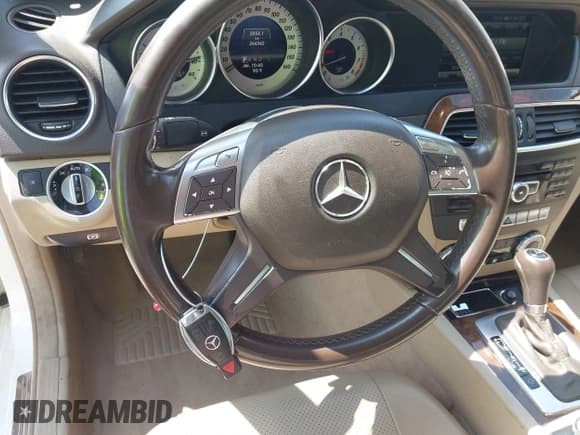 ✅ 2013 Mercedes-Benz C 250 Sport • VIN: WDDGF4HB0DA773342 • Лот: 43124151. Опубликован ранее на IAAI с пробегом 264 542 миль. Бесплатный доступ к архиву аукционных продаж из США и подробный отчёт об истории автомобиля на DreamBid. Изображение 11.