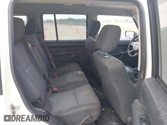 ✅ 2008 Jeep Commander Sport • VIN: 1J8HH48KX8C115328 • Lot: 42139929. Listed on IAAI with 118,218 mi. Free auction sales archive from the USA and detailed vehicle history report at DreamBid. Image 8.