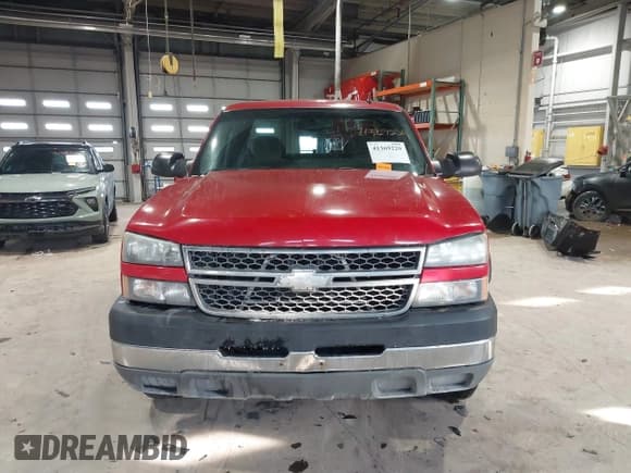 ✅ 2007 Chevrolet Silverado 2500HD Work Truck • VIN: 1GCHK29U17E141493 • Lot: 41369229. Wystawiony na IAAI z przebiegiem 198 623 mil. Bezpłatny archiwum sprzedaży aukcyjnych z USA i szczegółowy raport historii pojazdu na DreamBid. Zdjęcie 12.