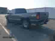 2002 Chevrolet Silverado 1500 LS z VIN 1GCEK14T12E143281, wystawiony jako IAAI lot #43197831 z przebiegiem 241 904 mil mil oraz . Historia ofert i sprzedaży dostępna na DreamBid. Obrazek 3.