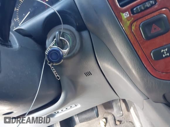 ✅ 2001 Lexus LX 470 • VIN: JTJHT00W113504679 • Lot: 43773115. Wystawiony na IAAI z przebiegiem 224 021 mil. Bezpłatny archiwum sprzedaży aukcyjnych z USA i szczegółowy raport historii pojazdu na DreamBid. Zdjęcie 11.