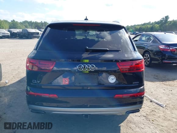 ✅ 2018 Audi Q7 Premium Plus • VIN: WA1LHAF71JD017586 • Lot: 42955330. Wystawiony na IAAI z przebiegiem 74 390 mil. Bezpłatny archiwum sprzedaży aukcyjnych z USA i szczegółowy raport historii pojazdu na DreamBid. Zdjęcie 17.