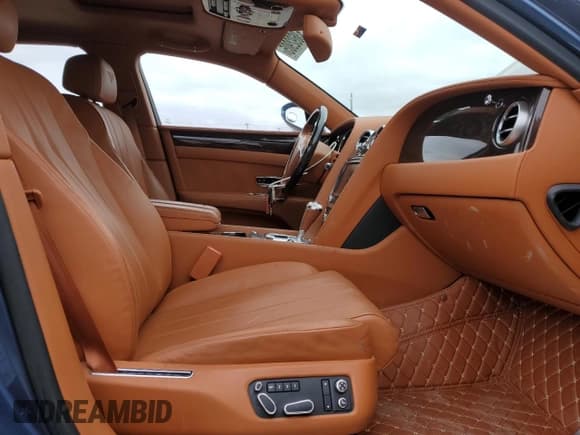 ✅ 2014 Bentley Flying Spur • VIN: SCBEC9ZA7EC088678 • Lot: 53692905. Wystawiony na Copart z przebiegiem 45 362 mil. Bezpłatny archiwum sprzedaży aukcyjnych z USA i szczegółowy raport historii pojazdu na DreamBid. Zdjęcie 7.