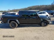 ✅ 2023 Jeep Gladiator Freedom • VIN: 1C6JJTAG3PL518294 • Lot: 41165125. Wystawiony na IAAI z przebiegiem 19 082 mil. Bezpłatny archiwum sprzedaży aukcyjnych z USA i szczegółowy raport historii pojazdu na DreamBid. Zdjęcie 13.