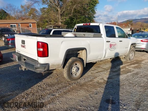 ✅ 2015 GMC Sierra 2500HD • VIN: 1GT11XEG8FF573573 • Lot: 43579173. Listed on IAAI with 213,653 mi. Free auction sales archive from the USA and detailed vehicle history report at DreamBid. Image 4.