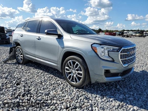 ✅ 2023 GMC Terrain Denali • VIN: 3GKALXEG3PL195894 • Lot: 83988465. Wystawiony na Copart z przebiegiem 27 671 mil. Bezpłatny archiwum sprzedaży aukcyjnych z USA i szczegółowy raport historii pojazdu na DreamBid. Zdjęcie 4.