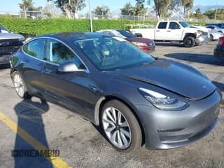 ✅ 2019 Tesla Model 3 Mid Range • VIN: 5YJ3E1EA8KF311055 • Lot: 43431044. Wystawiony na IAAI z przebiegiem 104 784 mil. Bezpłatny archiwum sprzedaży aukcyjnych z USA i szczegółowy raport historii pojazdu na DreamBid. Zdjęcie 1.