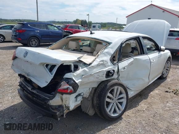 ✅ 2019 Volkswagen Passat Wolfsburg Edition • VIN: 1VWLA7A34KC012386 • Лот: 43193343. Опубликован ранее на IAAI с пробегом 46 301 миль. Бесплатный доступ к архиву аукционных продаж из США и подробный отчёт об истории автомобиля на DreamBid. Изображение 6.