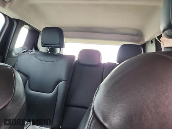 ✅ 2016 Jeep Renegade Limited • VIN: ZACCJBDT0GPD61789 • Lot: 93686675. Wystawiony na Copart z przebiegiem Nie podano. Bezpłatny archiwum sprzedaży aukcyjnych z USA i szczegółowy raport historii pojazdu na DreamBid. Zdjęcie 10.