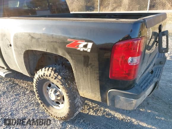 ✅ 2009 Chevrolet Silverado 2500HD LTZ • VIN: 1GCHK63K79F189916 • Лот: 43806161. Опубликован ранее на IAAI с пробегом 220 990 миль. Бесплатный доступ к архиву аукционных продаж из США и подробный отчёт об истории автомобиля на DreamBid. Изображение 3.