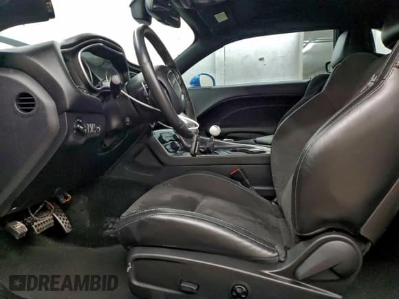 ✅ 2015 Dodge Challenger R/T Scat Pack • VIN: 2C3CDZFJ6FH910072 • Lot: 94411885. Wystawiony na Copart z przebiegiem 2 740 mil. Bezpłatny archiwum sprzedaży aukcyjnych z USA i szczegółowy raport historii pojazdu na DreamBid. Zdjęcie 7.