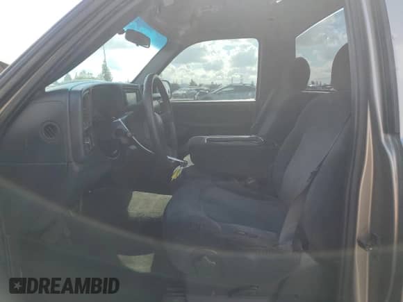 2000 Chevrolet Silverado 1500 LS with VIN 1GCEC14V0YZ367531, listed as a Copart auction lot 81924695 with 165,110 mi miles and Salvage title. Bid and sale history available at DreamBid. Image 7.