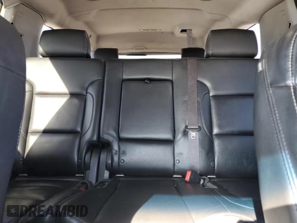 ✅ 2015 Chevrolet Suburban LT • VIN: 1GNSKJKC4FR606798 • Lot: 88490235. Wystawiony na Copart z przebiegiem 79 635 mil. Bezpłatny archiwum sprzedaży aukcyjnych z USA i szczegółowy raport historii pojazdu na DreamBid. Zdjęcie 10.