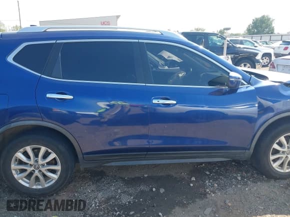✅ 2018 Nissan Rogue SV • VIN: JN8AT2MT8JW454687 • Lot: 43127372. Wystawiony na IAAI z przebiegiem 158 420 mil. Bezpłatny archiwum sprzedaży aukcyjnych z USA i szczegółowy raport historii pojazdu na DreamBid. Zdjęcie 13.