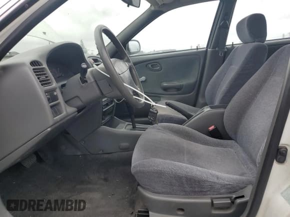 ✅ 2000 Suzuki Esteem GL • VIN: JS2GB41S3Y5190350 • Lot: 55014245. Wystawiony na Copart z przebiegiem 92 853 mil. Bezpłatny archiwum sprzedaży aukcyjnych z USA i szczegółowy raport historii pojazdu na DreamBid. Zdjęcie 7.