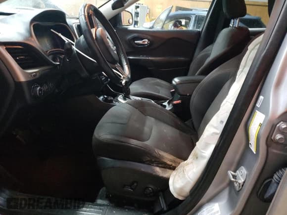 ✅ 2016 Jeep Cherokee Latitude • VIN: 1C4PJMCS8GW173837 • Lot: 46993795. Wystawiony na Copart z przebiegiem 117 558 mil. Bezpłatny archiwum sprzedaży aukcyjnych z USA i szczegółowy raport historii pojazdu na DreamBid. Zdjęcie 7.