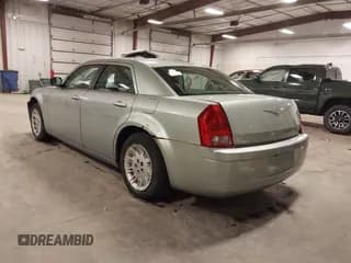 ✅ 2006 Chrysler 300 • VIN: 2C3KA43R76H271928 • Lot: 43580872. Wystawiony na IAAI z przebiegiem 164 175 mil. Bezpłatny archiwum sprzedaży aukcyjnych z USA i szczegółowy raport historii pojazdu na DreamBid. Zdjęcie 3.