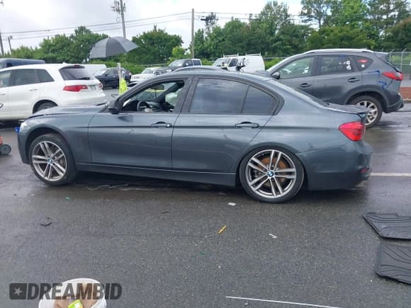 ✅ 2017 BMW 3 Series 340i • VIN: WBA8B3G57HNU35187 • Лот: 42251313. Опубликован ранее на IAAI с пробегом 87 977 миль. Бесплатный доступ к архиву аукционных продаж из США и подробный отчёт об истории автомобиля на DreamBid. Изображение 14.