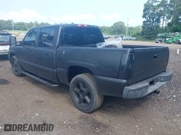 ✅ 2006 GMC Sierra Denali • VIN: 2GTEK63N961123853 • Lot: 42923214. Listed on IAAI with 126,596 mi. Free auction sales archive from the USA and detailed vehicle history report at DreamBid. Image 3.
