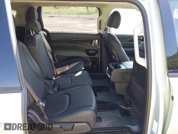 ✅ 2025 Kia Carnival SX • VIN: KNDNE5K35S6472268 • Lot: 42591635. Listed on IAAI with 16,752 mi. Free auction sales archive from the USA and detailed vehicle history report at DreamBid. Image 8.