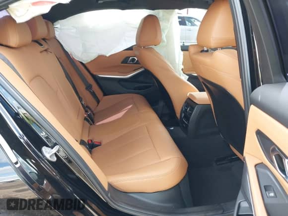 2024 BMW 3 Series 330i xDrive z VIN 3MW89FF05R8E03555, wystawiony jako IAAI lot #43259647 z przebiegiem 26 302 mil mil oraz . Historia ofert i sprzedaży dostępna na DreamBid. Obrazek 8.