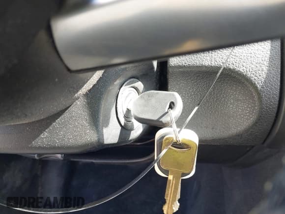 ✅ 2007 Ford Mustang Deluxe • VIN: 1ZVFT80N575312871 • Lot: 43395280. Listed on IAAI with 189,003 mi. Free auction sales archive from the USA and detailed vehicle history report at DreamBid. Image 11.