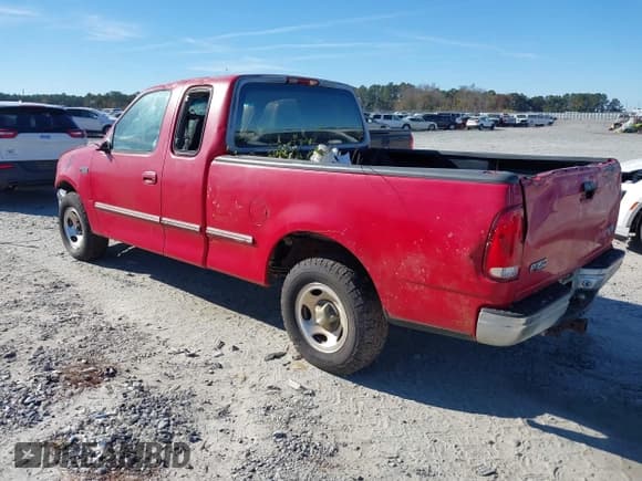 ✅ 1997 Ford F-150 XL • VIN: 1FTEX17L7VNC04389 • Lot: 41030907. Wystawiony na IAAI z przebiegiem 194 523 mil. Bezpłatny archiwum sprzedaży aukcyjnych z USA i szczegółowy raport historii pojazdu na DreamBid. Zdjęcie 3.