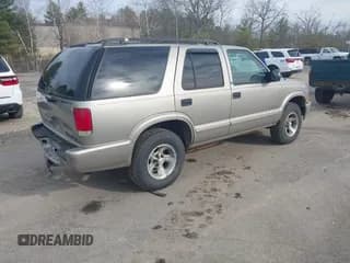 ✅ 2002 Chevrolet Blazer LS • VIN: 1GNCS13W02K105861 • Lot: 41827459. Wystawiony na IAAI z przebiegiem 165 809 mil. Bezpłatny archiwum sprzedaży aukcyjnych z USA i szczegółowy raport historii pojazdu na DreamBid. Zdjęcie 4.