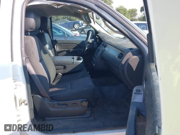 ✅ 2013 Chevrolet Tahoe Commercial • VIN: 1GNLC2E07DR344538 • Lot: 42938452. Wystawiony na IAAI z przebiegiem 220 507 mil. Bezpłatny archiwum sprzedaży aukcyjnych z USA i szczegółowy raport historii pojazdu na DreamBid. Zdjęcie 5.