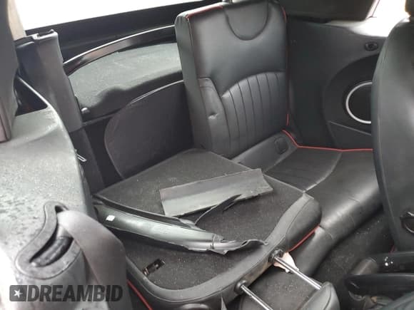 ✅ 2014 MINI Convertible S • VIN: WMWZP3C52ET706143 • Lot: 43184955. Wystawiony na Copart z przebiegiem 101 717 mil. Bezpłatny archiwum sprzedaży aukcyjnych z USA i szczegółowy raport historii pojazdu na DreamBid. Zdjęcie 10.