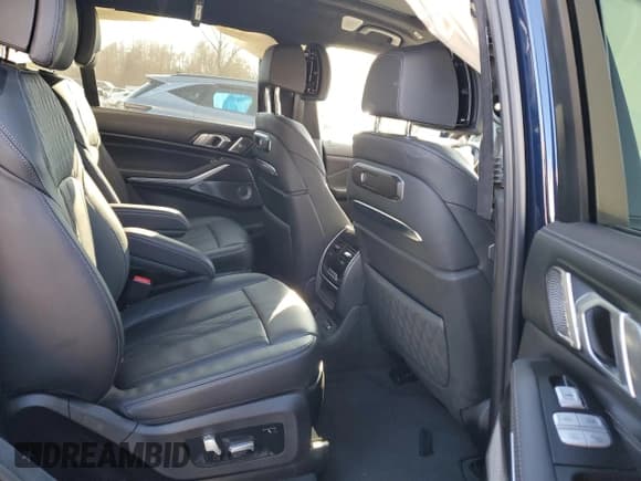 ✅ 2023 BMW X7 M60i • VIN: 5UX33EM05P9R06872 • Лот: 82390544. Опубликован ранее на Copart с пробегом Не указан. Бесплатный доступ к архиву аукционных продаж из США и подробный отчёт об истории автомобиля на DreamBid. Изображение 11.