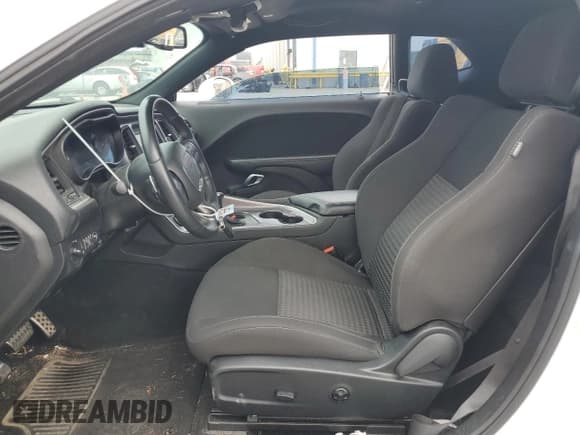 ✅ 2019 Dodge Challenger R/T • VIN: 2C3CDZBT5KH570821 • Lot: 67335804. Wystawiony na Copart z przebiegiem 84 813 mil. Bezpłatny archiwum sprzedaży aukcyjnych z USA i szczegółowy raport historii pojazdu na DreamBid. Zdjęcie 7.