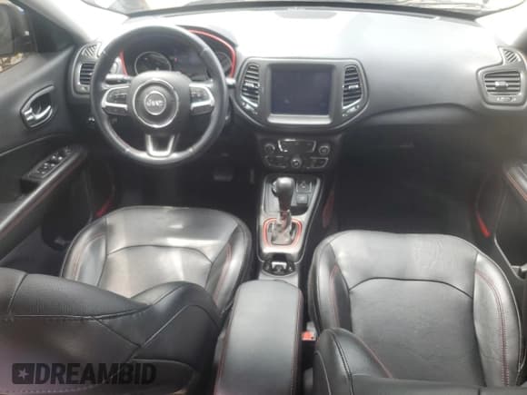 ✅ 2020 Jeep Compass Trailhawk • VIN: 3C4NJDDB3LT244299 • Lot: 65288395. Wystawiony na Copart z przebiegiem 78 891 mil. Bezpłatny archiwum sprzedaży aukcyjnych z USA i szczegółowy raport historii pojazdu na DreamBid. Zdjęcie 8.