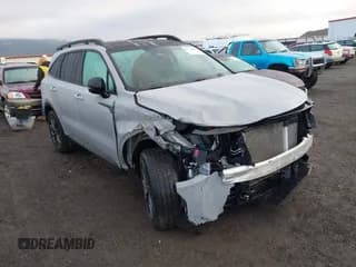✅ 2023 Kia Sorento SX • VIN: 5XYRKDLF7PG245617 • Lot: 43641636. Wystawiony na IAAI z przebiegiem 27 035 mil. Bezpłatny archiwum sprzedaży aukcyjnych z USA i szczegółowy raport historii pojazdu na DreamBid. Zdjęcie 1.