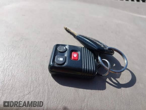 2005 Mercury Mariner Luxury z VIN 4M2YU56125DJ05993, wystawiony jako IAAI lot #41745773 z przebiegiem 265 895 mil mil oraz . Historia ofert i sprzedaży dostępna na DreamBid. Obrazek 11.