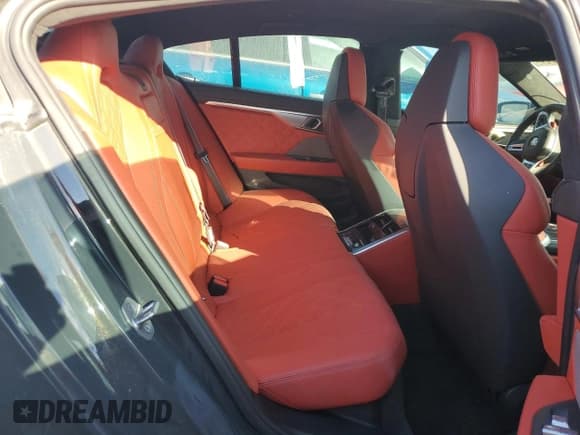 ✅ 2022 BMW M8 Competition • VIN: WBSGV0C08NCJ73663 • Lot: 67324314. Wystawiony na Copart z przebiegiem 33 697 mil. Bezpłatny archiwum sprzedaży aukcyjnych z USA i szczegółowy raport historii pojazdu na DreamBid. Zdjęcie 11.