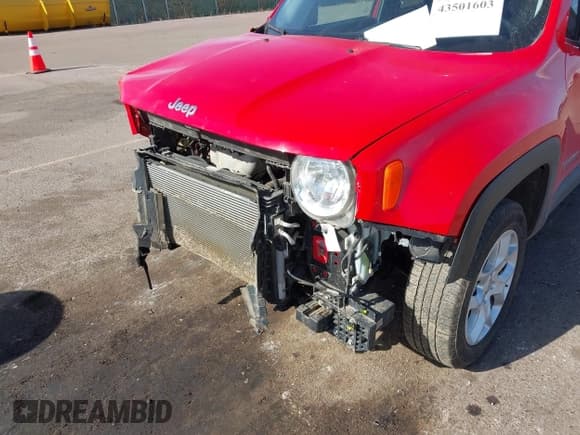 ✅ 2017 Jeep Renegade Latitude • VIN: ZACCJBBB7HPF78705 • Lot: 43501603. Wystawiony na IAAI z przebiegiem 84 999 mil. Bezpłatny archiwum sprzedaży aukcyjnych z USA i szczegółowy raport historii pojazdu na DreamBid. Zdjęcie 6.