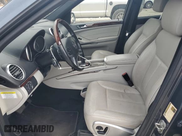 ✅ 2010 Mercedes-Benz GL 550 • VIN: 4JGBF8GE7AA564615 • Lot: 58099585. Wystawiony na Copart z przebiegiem 164 241 mil. Bezpłatny archiwum sprzedaży aukcyjnych z USA i szczegółowy raport historii pojazdu na DreamBid. Zdjęcie 7.