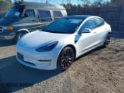 ✅ 2021 Tesla Model 3 Performance • VIN: 5YJ3E1EC3MF027725 • Lot: 43324700. Wystawiony na IAAI z przebiegiem 55 908 mil. Bezpłatny archiwum sprzedaży aukcyjnych z USA i szczegółowy raport historii pojazdu na DreamBid. Zdjęcie 2.