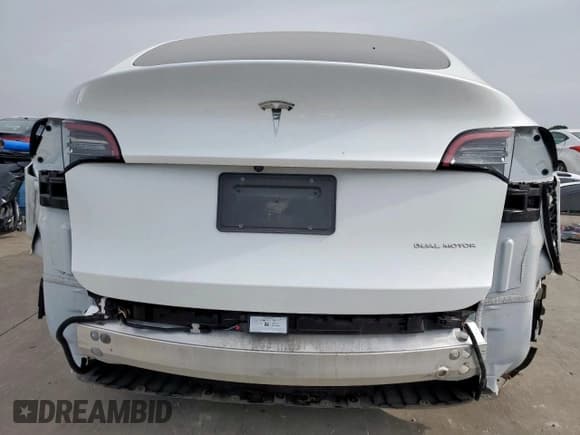 ✅ 2023 Tesla Model Y Long Range • VIN: 7SAYGDEE6PA123551 • Lot: 56676005. Wystawiony na Copart z przebiegiem 24 033 mil. Bezpłatny archiwum sprzedaży aukcyjnych z USA i szczegółowy raport historii pojazdu na DreamBid. Zdjęcie 6.