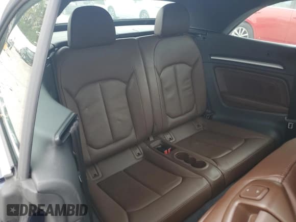 ✅ 2018 Audi A3 Cabriolet Premium • VIN: WAU6ULFFXJ1002651 • Лот: 81272395. Опубликован ранее на Copart с пробегом 52 689 миль. Бесплатный доступ к архиву аукционных продаж из США и подробный отчёт об истории автомобиля на DreamBid. Изображение 10.