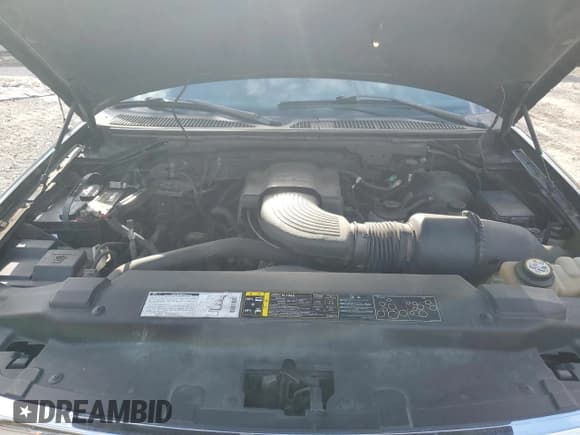 ✅ 2001 Ford F-150 XL • VIN: 1FTRX17W11NB70374 • Lot: 89612325. Listed on Copart with 124,157 mi. Free auction sales archive from the USA and detailed vehicle history report at DreamBid. Image 11.