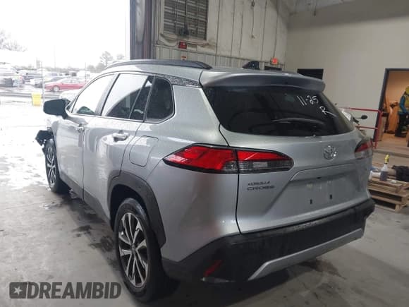 ✅ 2025 Toyota Corolla Cross XLE • VIN: 7MUEAAAG6SV129256 • Lot: 43863545. Listed on IAAI with 20,550 mi. Free auction sales archive from the USA and detailed vehicle history report at DreamBid. Image 14.