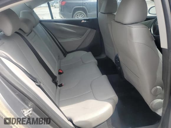 ✅ 2007 Volkswagen Passat Wolfsburg Edition • VIN: WVWAK73C87P145897 • Lot: 54625075. Wystawiony na Copart z przebiegiem 193 276 mil. Bezpłatny archiwum sprzedaży aukcyjnych z USA i szczegółowy raport historii pojazdu na DreamBid. Zdjęcie 10.