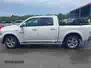 2017 Ram 1500 Laramie z VIN 1C6RR6NG9HS762336, wystawiony jako IAAI lot #42284369 z przebiegiem 213 735 mil mil oraz . Historia ofert i sprzedaży dostępna na DreamBid. Obrazek 14.
