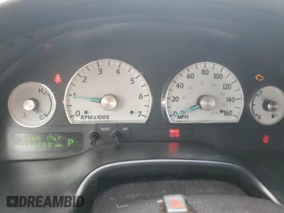 ✅ 2004 Ford Thunderbird Deluxe • VIN: 1FAHP60A44Y108547 • Lot: 70671234. Wystawiony na Copart z przebiegiem 112 290 mil. Bezpłatny archiwum sprzedaży aukcyjnych z USA i szczegółowy raport historii pojazdu na DreamBid. Zdjęcie 9.