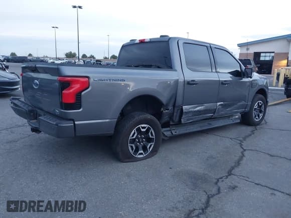 ✅ 2023 Ford F-150 Lightning Pro • VIN: 1FTVW1EL8PWG48559 • Лот: 41566599. Опубликован ранее на IAAI с пробегом 8 830 миль. Бесплатный доступ к архиву аукционных продаж из США и подробный отчёт об истории автомобиля на DreamBid. Изображение 4.